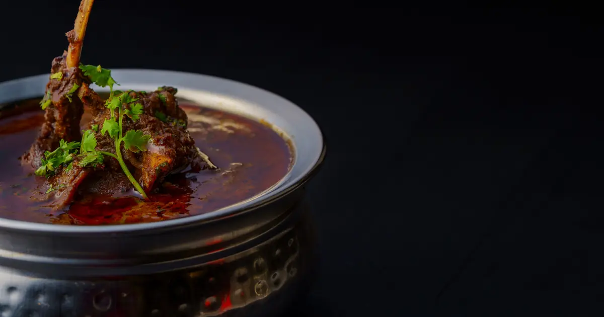 cat-food gravy adds moisture and flavor safely