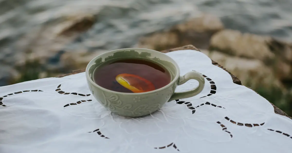 the caffeine in tea is toxic to cats