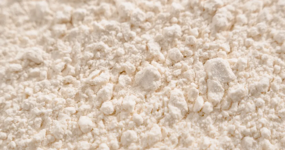 diatomaceous earth is a fine powder that can irritate a cat's lungs