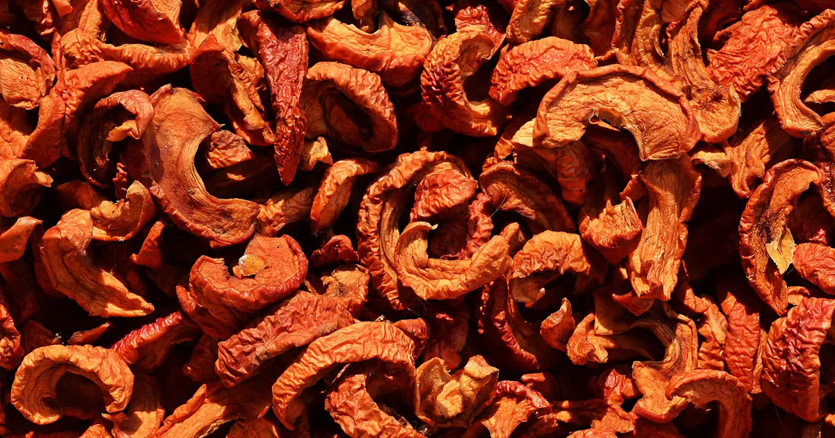 raw coated cat kibble in a bowl